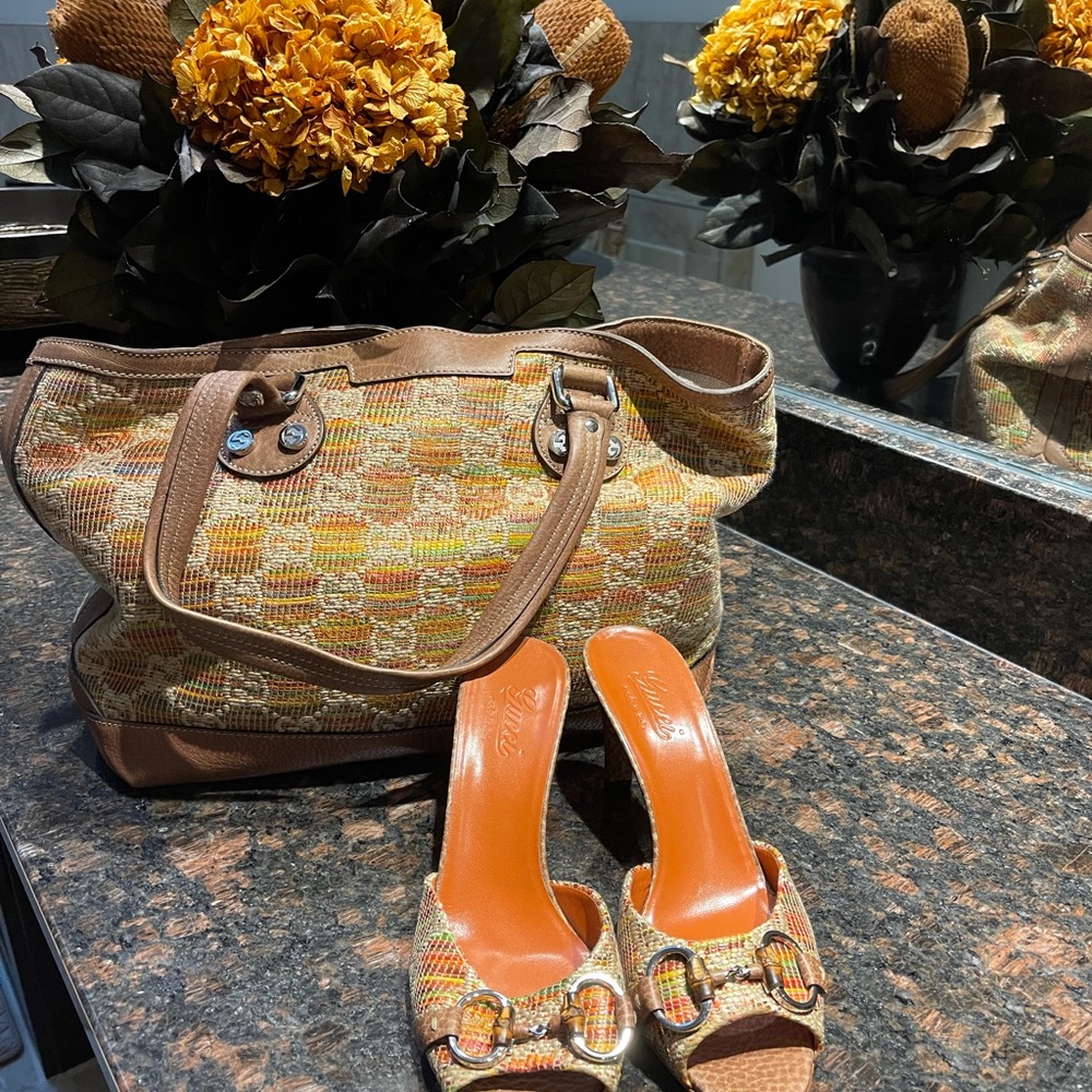 Gucci handbag with Gucci  shoe size 7